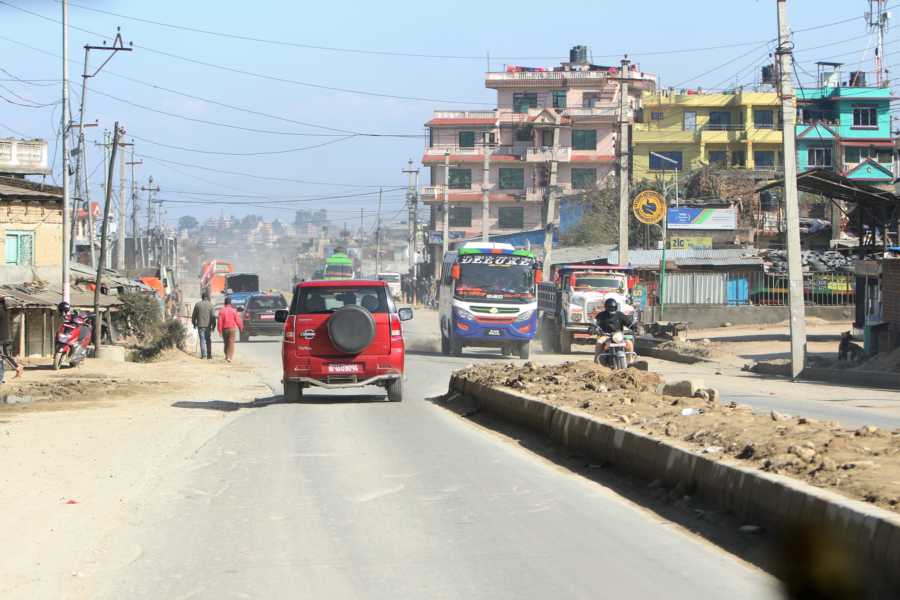 Verstaubte Straßen sind Alltag in den Städten des Kathmandutals.