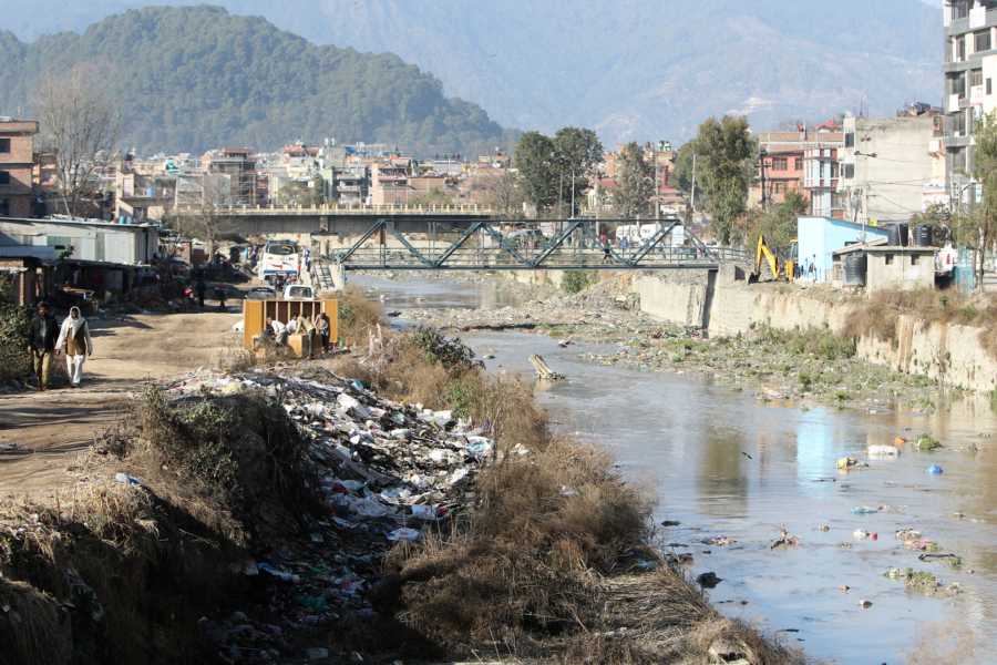 Flüsse in Kathmandu sind ein stinkender Abwasserkanal mit Müll im Überschuss - einfach katastrophal.