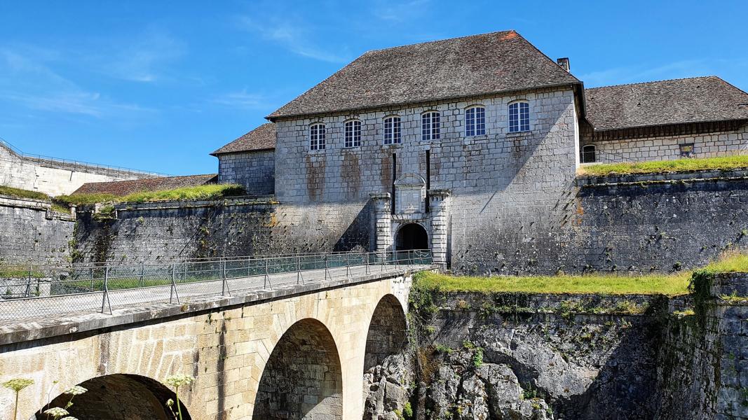 Eingang in die Burganlagen