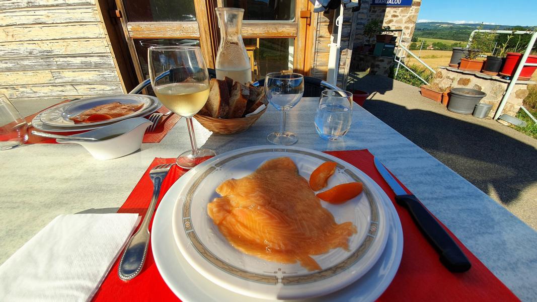 Zarter Lachs als Vorspeise