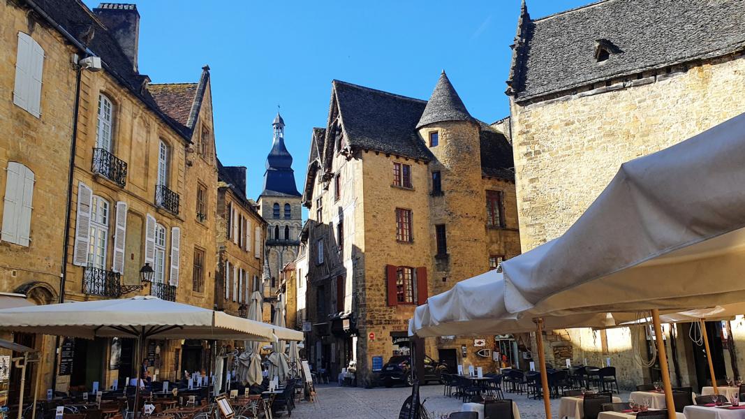 Altstadt Sarlat - Marktplatz vor dem Rathaus