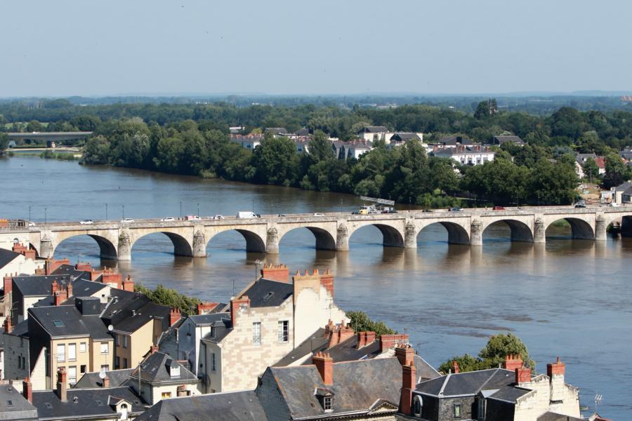 Brücke über die Loire in Saumur