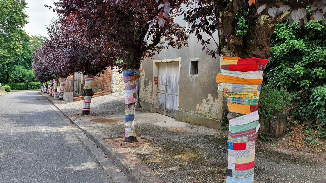 Baumstammschutz in Donzac auf eine andere Art