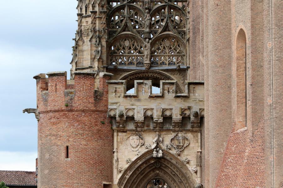 Steinmetzarbeiten an der Kathedrale Cecile