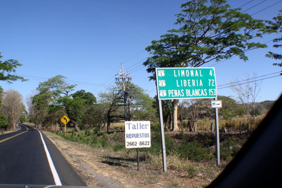 Auf einer mit Asphalt neubelegten Straße fuhren wir über Liberia zum Tagesziel.
