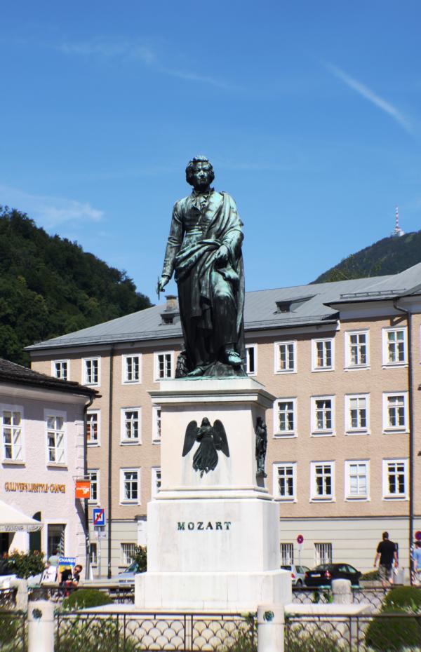 W.A. Mozart-der große Sohn der Stadt.