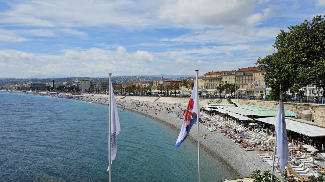 7 km langer Strand an der Küstenstraße von Nizza