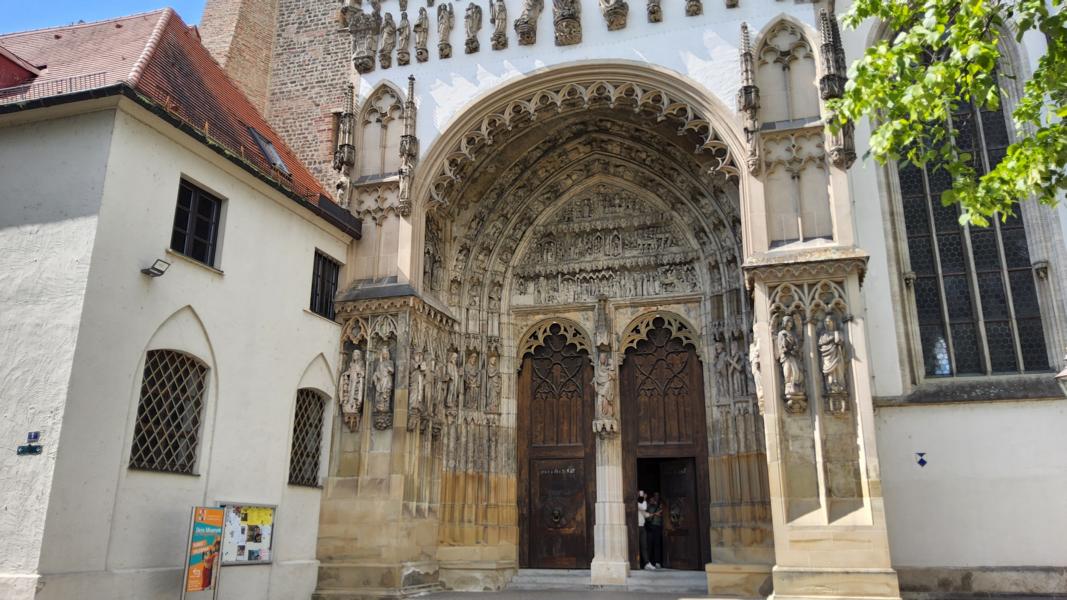 Westportal mit Skulpturenschmuck 