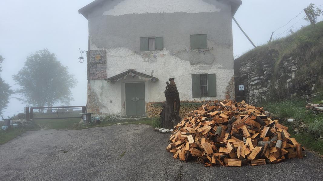 Verlassene Häuser auf dem Monte Grappa