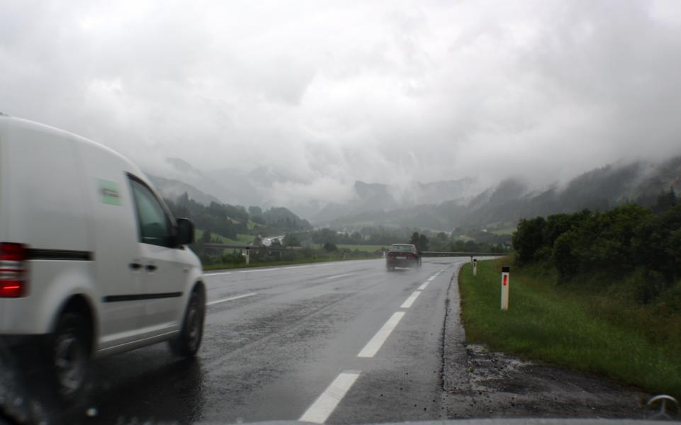 War das Wetter bei der Fahrt durch Slowenien noch gut, so begann es in Österreich tüchtig zu regnen. Die Scheibenwischer waren gefordert.