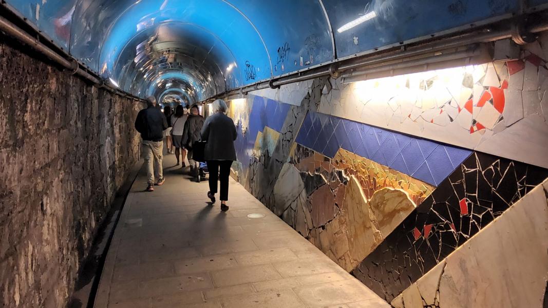 Tunnel zum Bahnhof