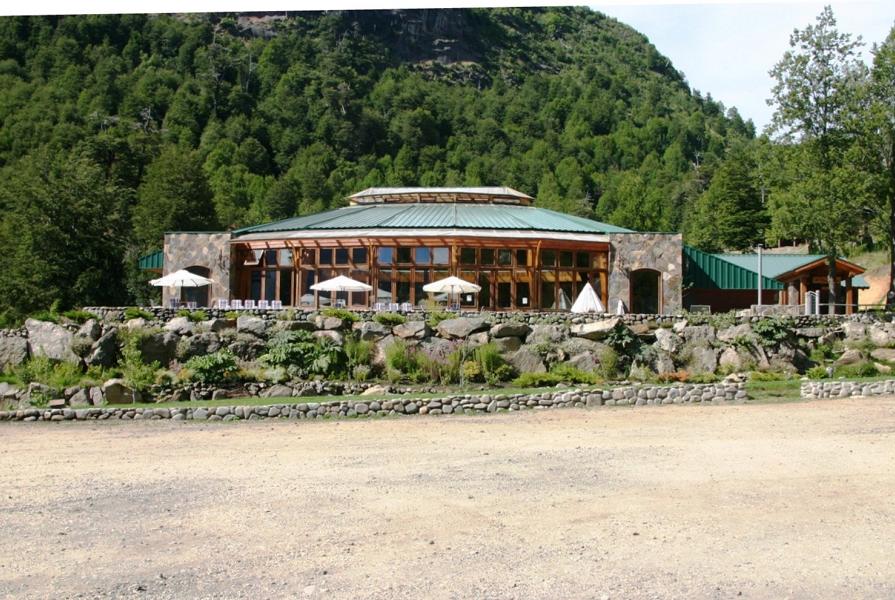 Luxuriöses Thermal-Hotel in einem großen, gepflegten Garten gelegen. 