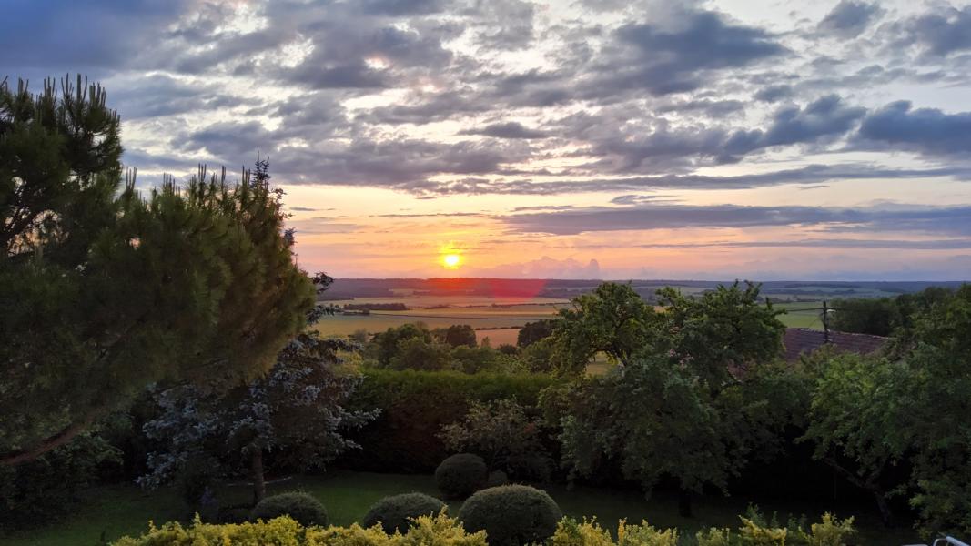Blick aus dem Zimmer in die Landschaft