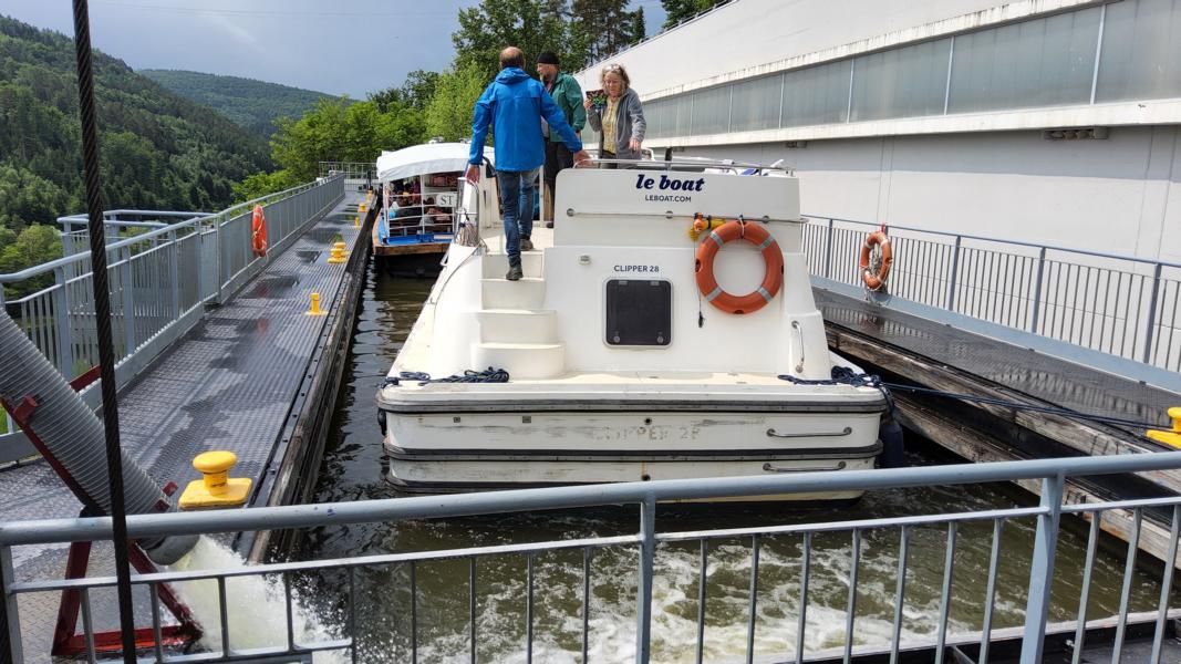 Einfahrt in den Trog.