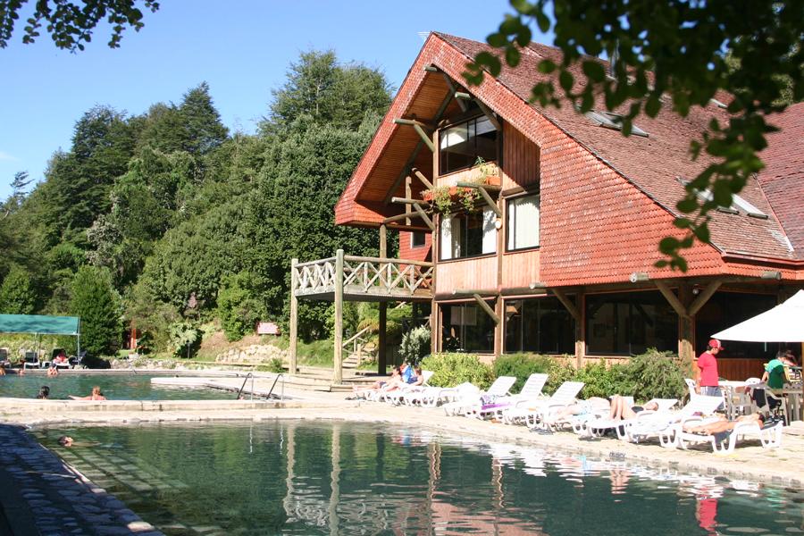 Nach dem Stadtbummel durch beide Orte besuchten wir ein kleines Thermalbad, wo wir Entspannung fanden.