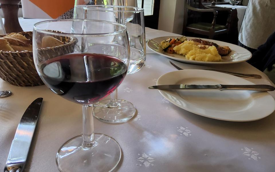 Milder Rotwein zum Hauptgericht