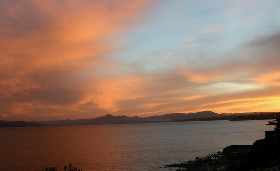 Der Nahuel-Huapi-See, an dem wir wohnten, hat eine Fläche von 531 km² mit einer maximalen Tiefe von 460 m. Er hat eine längliche Form mit vielen fjordähnlichen Abzweigungen. Er befindet sich in einem der ältesten argentinischen Nationalparks, dem Parque Nacional Nahuel Huapi. 