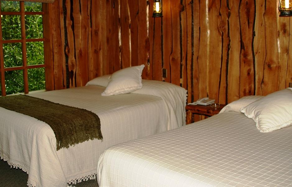Die Zimmer sind primär mit einheimischen Hölzern ausgestattet.