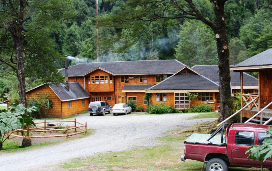 Haupthaus der Lodge.