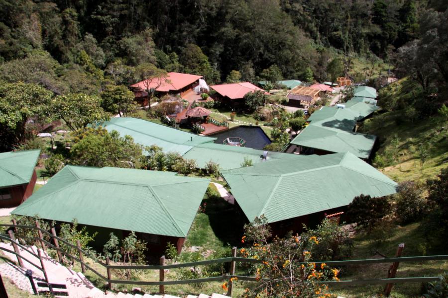 Blick von unserem Bungalow auf die Gesamtanlage der Trogon Lodge.