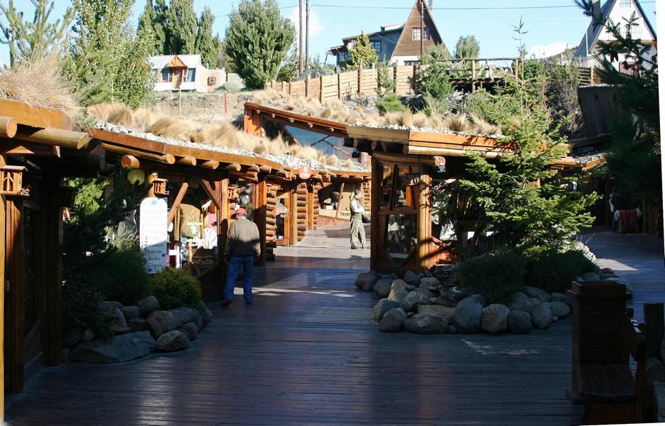 El Calafate ist die Hauptstadt des Departamento Lago Argentino und Zentrum des Tourismus für den Nationalpark Los Glaciares mit dem bekannten Gletscher Perito Moreno am Fuß der Anden. Im Zentrum befindet sich eine kleine Ladenkette mit sehr schönen Souveniers.
