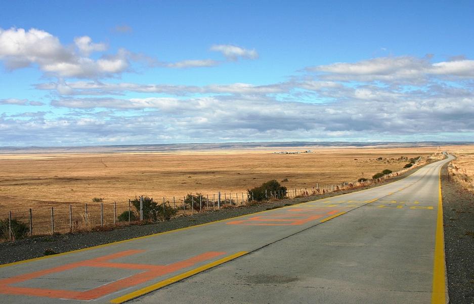 Von der Höhle  bis zur Stadt Puerto Natales waren noch  24 km auf guter Straße zu fahren.