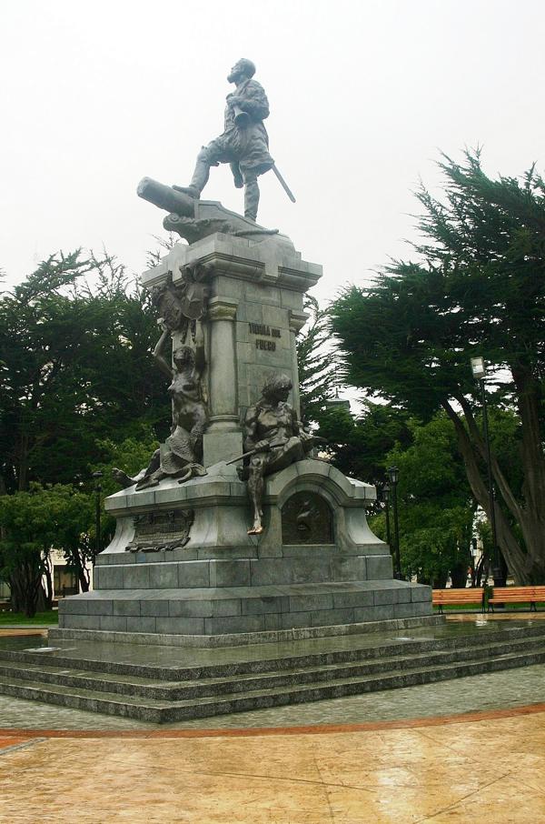 Magellandenkmal im Park von Punta Arenas.