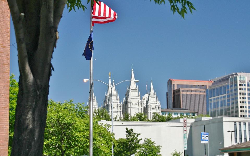 Aus unserem Hotel konnte man auf die imposante Anlage schauen. Unser Hauptziel in der Hauptstadt des US-Bundesstaates Utah mit rund 186.000 Einwohnern, war der Besuch des Tempels der Mormonen.