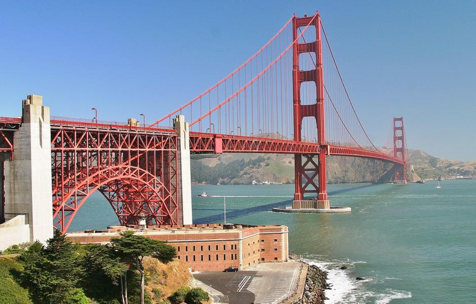 Seitenansicht von  San Francisco kommend.