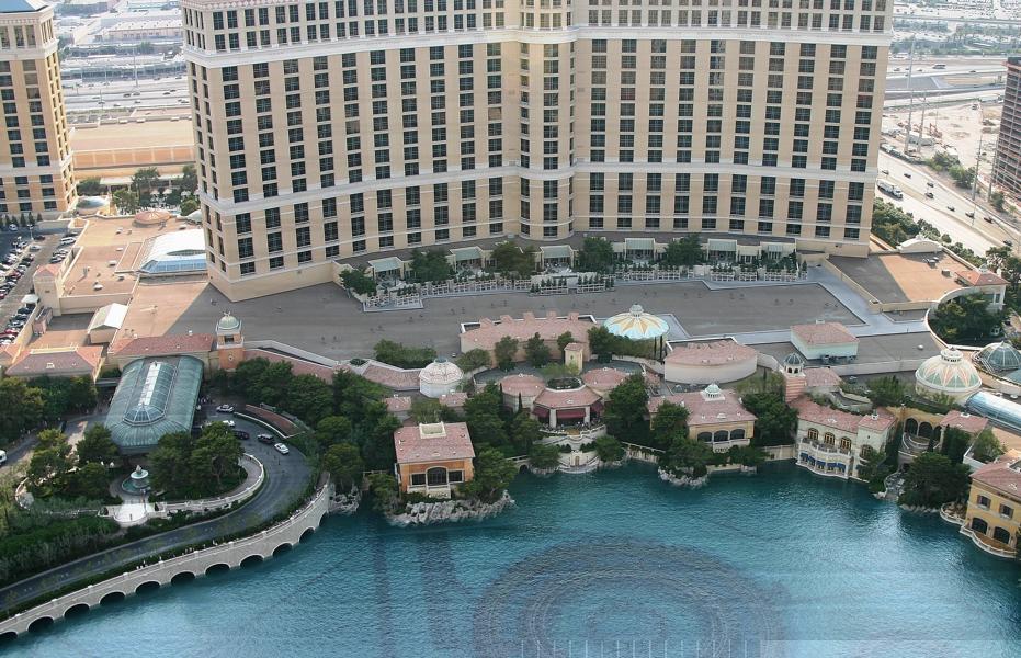 Das Bellagio zählt zu den besten und schönsten Hotels der Welt. Es verfügt über 3.933 geräumige Deluxe-Zimmer und Suiten auf 36 Etagen.
