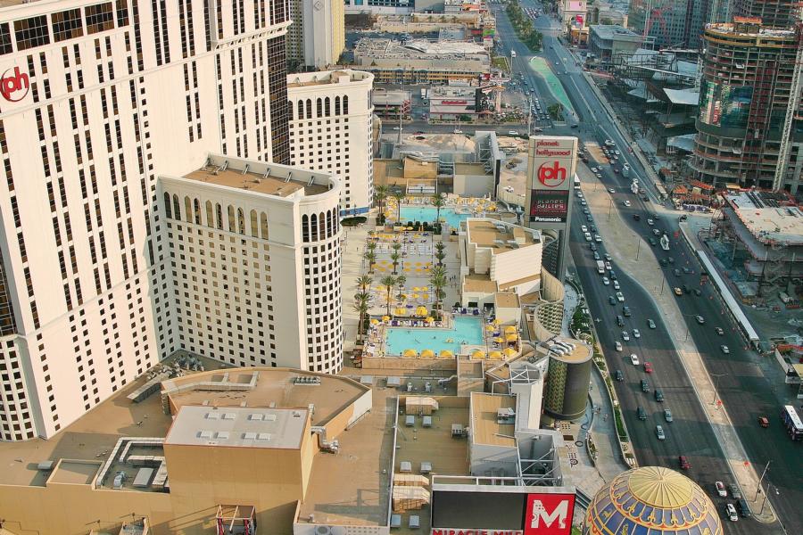 Fast alle Hotels bieten ihren Gästen riesige Poolanlagen zur Erholung an.