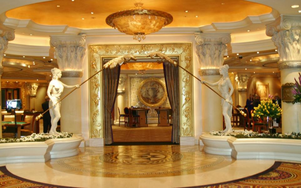Eingang zu einem der zahlreichen Restaurants im Caesars Palace.