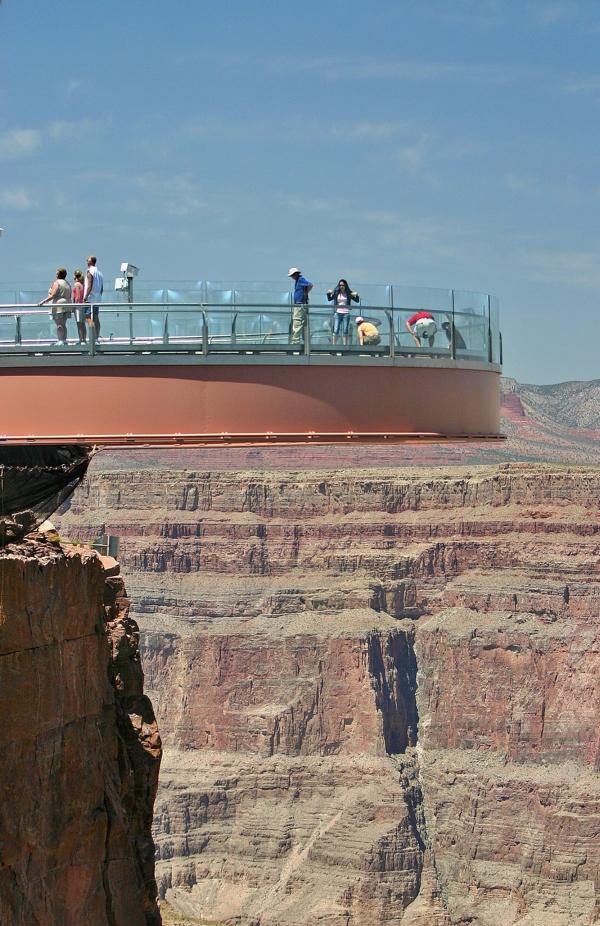Unter den Indianern ist das Bauprojekt umstritten, da nach Meinung der Gegner der heilige Berg damit entweiht werde. Der Skywalk hält Windgeschwindigkeiten von hundert Meilen pro Stunde aus acht verschiedenen Richtungen und Erdbeben der Stärke 8.0 auf der Richterskala im Umkreis von fünfzig Meilen stand. Somit stellt dieses schwindelerregende Vergnügen ein ebenso sicheres dar. Gefertigt wurde der Stahlrahmen für die Brücke vor Ort auf beweglichen Lagern. Die Glaselemente stammen von einem Hersteller aus Deutschland.