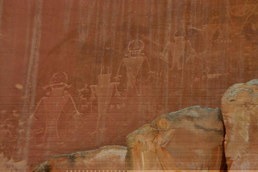 Im Fremont Valley gibt es Spuren prähistorischer Indianerkulturen. Petroglyphen sind auf hohen Canyonwänden zu sehen.