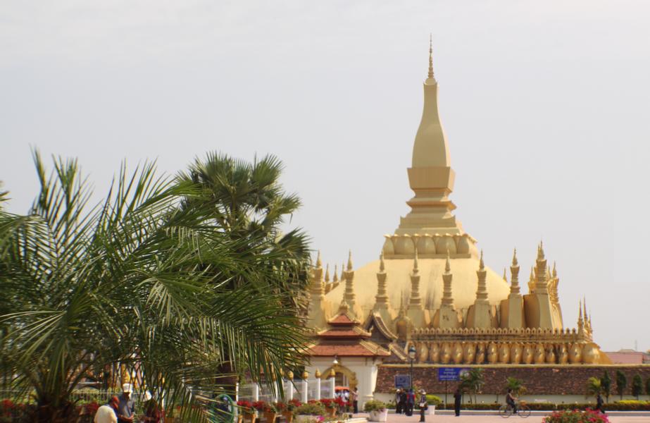 Blick auf die That Luang-Stupa 