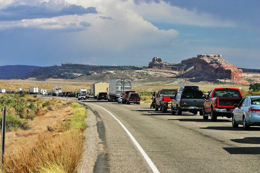 Ein schwerer Verkehrsunfall führte zu einem Stau, der unsere Ankunft in Moab verzögerte.