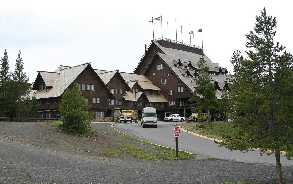 Old Faithful Inn bietet im Nationalpark Unterkünfte und Versorgung.