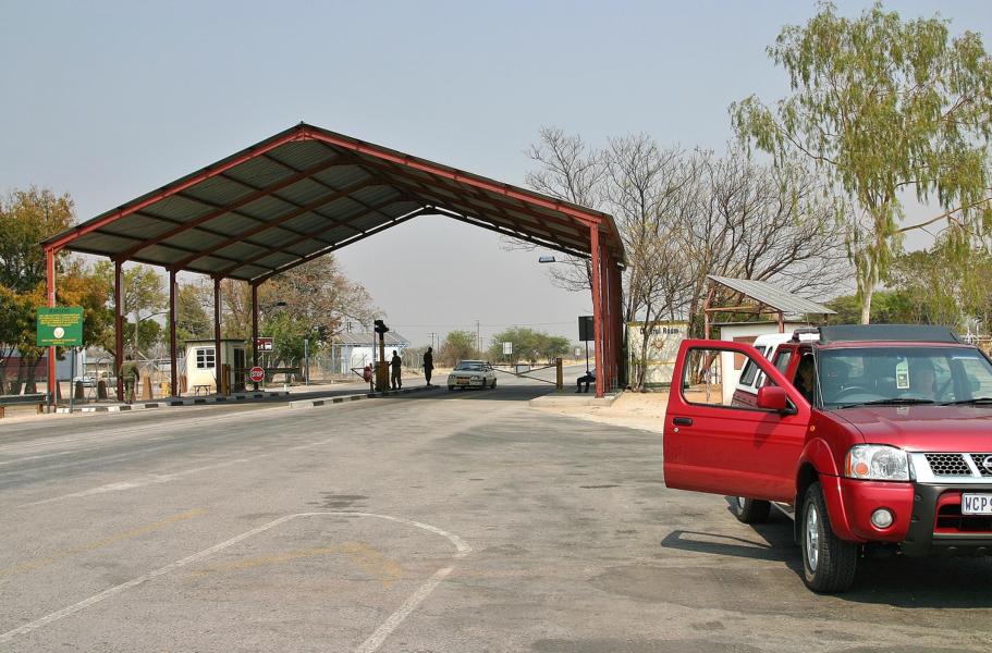 Bevor man Rundu erreicht, werden alle Tiertransporte kontrolliert.