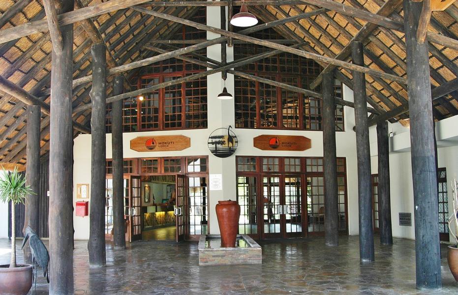 Empfangshalle der Lodge.