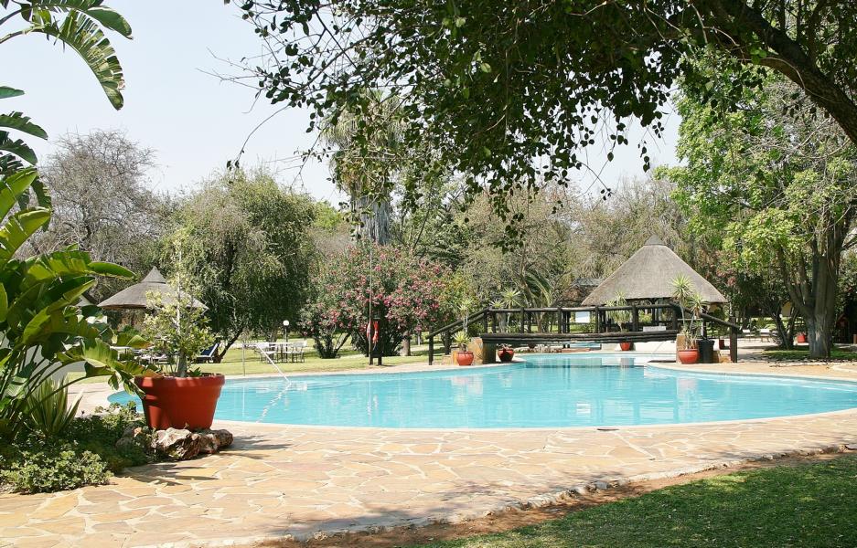 Gepflegte Poolanlagen gehören zur Lodge.