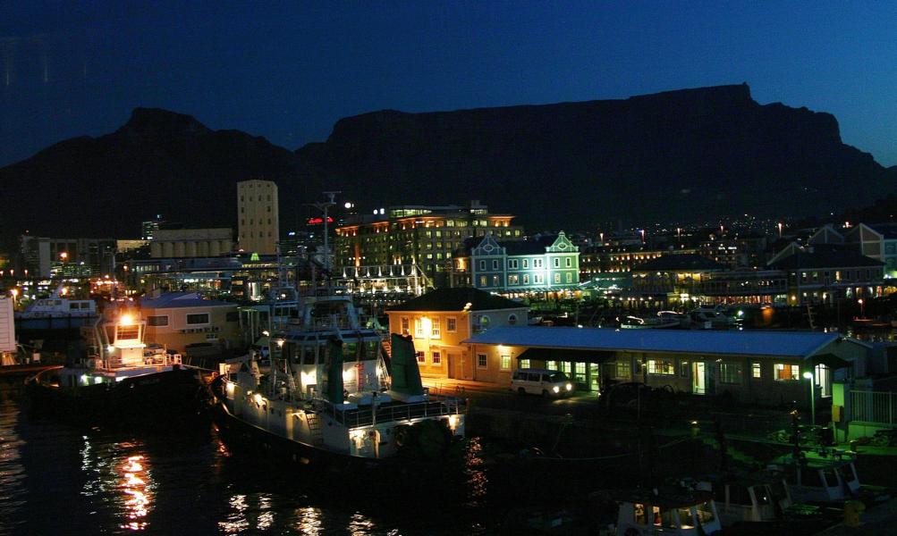 Zum Abend verzog sich die Nebelfront, die tagsüber den Tafelberg verhüllte.
