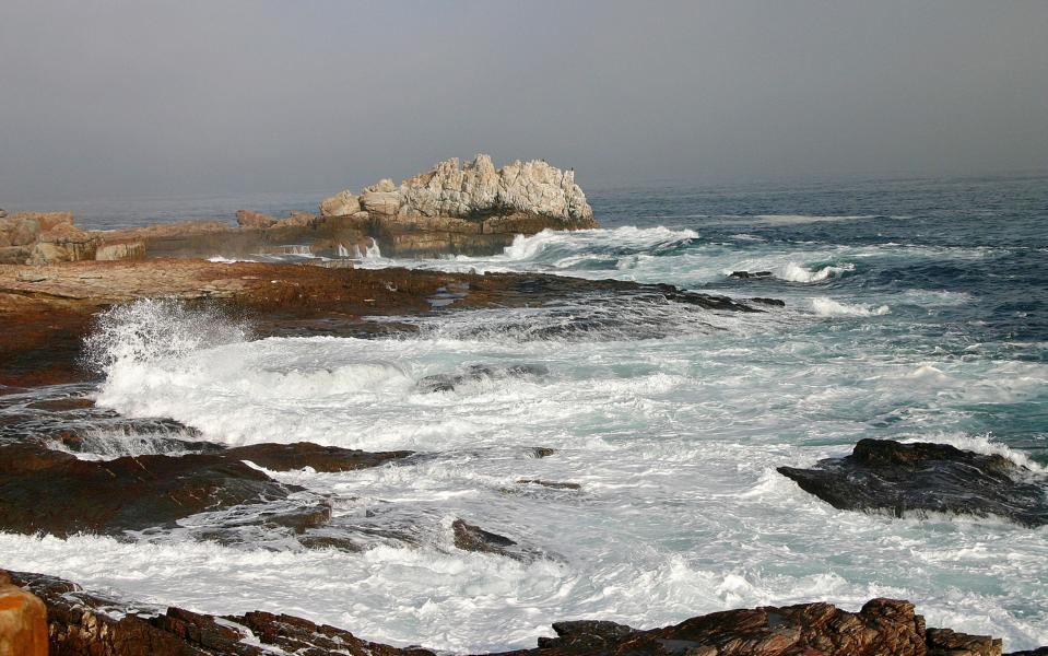 Küstenabschnitt am Klippenweg von Hermanus.