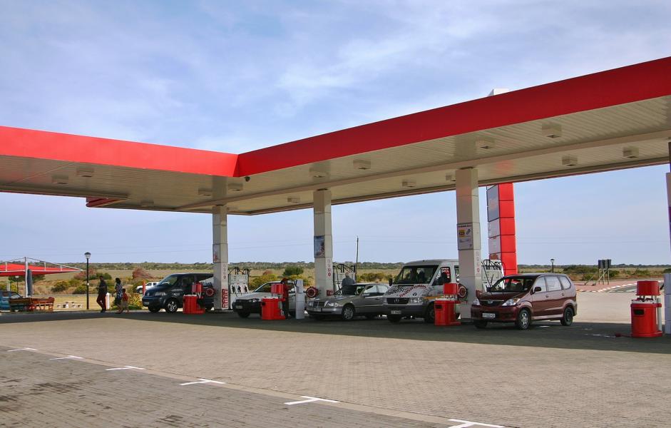 Bevor wir unsere Fahrt nach Knysna fortsetzten, tankten wir noch einmal nach. Auf der sehr gut ausgebauten Nationalstraße N2 kommt man zügig voran.