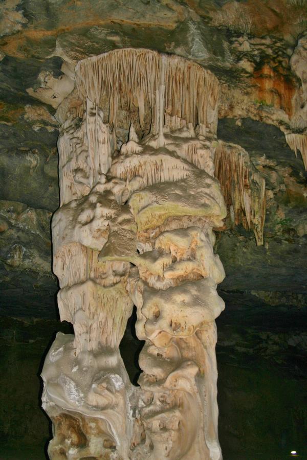 1975 wurde die 1600 Meter lange Höhle - Cango 3 - entdeckt.
