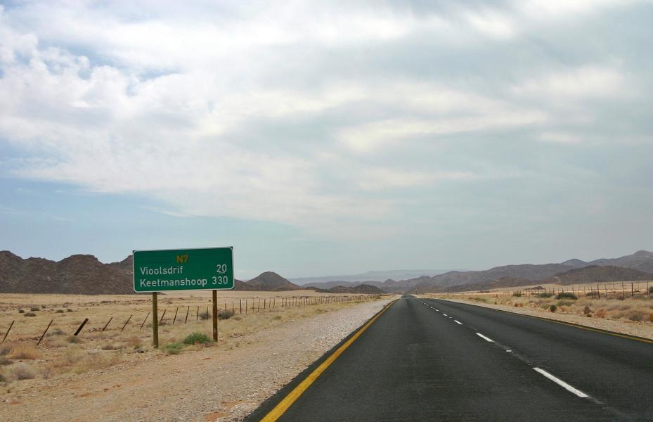 Gute Straße, wenig Verkehr zwischen Clanwilliam und Keetmanshoop. 