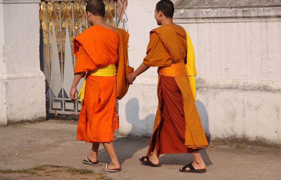 Viele der Mönche sind Kinder aus armen Familien, Waise oder sie wurden von ihren Eltern verstoßen. Aber sie haben eine Chance: Im Kloster finden sie Ausbildung und Geborgenheit.