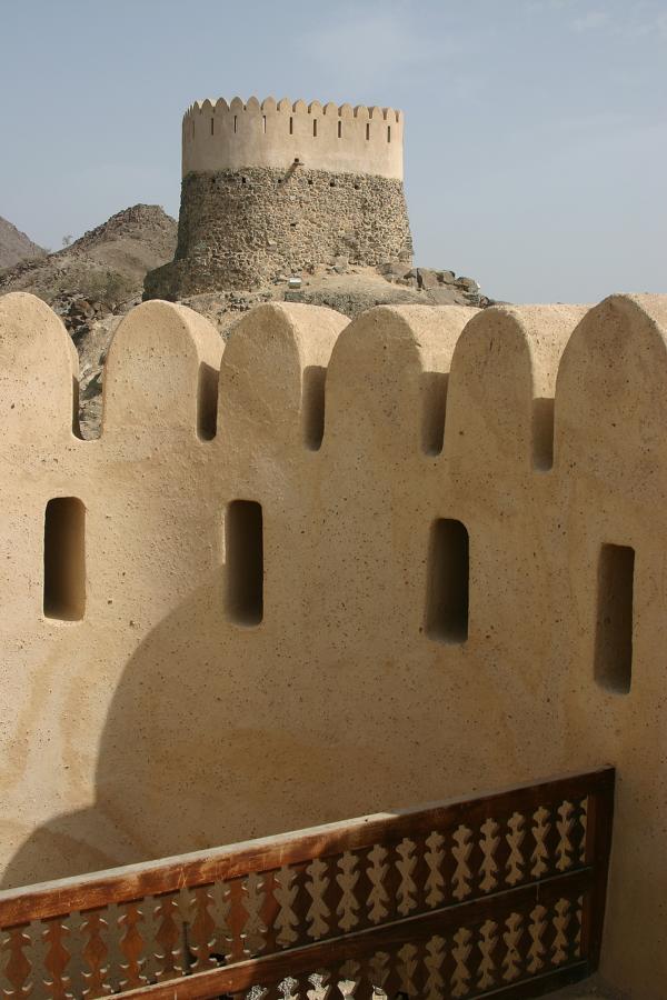 Blick von der Mauer um die Moschee auf einen der Wachtürme.