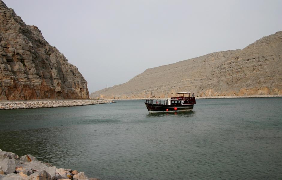 Fischerboot im geschützten Hafen von Ash-Sham.