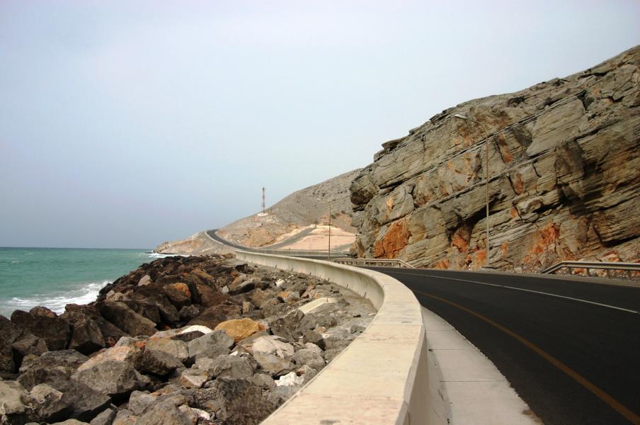Küstenstraße nach Khasab im Oman.