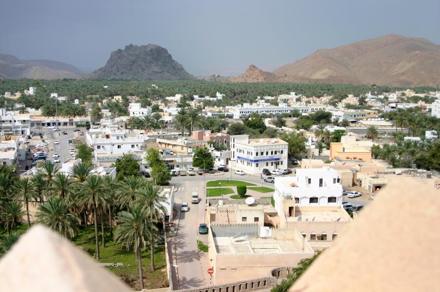 Blick von der Festung Rustaq auf die Oase Rustaq.